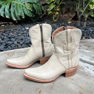 Lucchese ‘April’ Cowgirl Booties